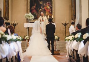 bloemen en decoratie in kerk - funkybird - wedding design