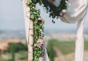 Trouwen in toscane - decoratie bij symbolische ceremonie - funkybird - bloemist in toscane