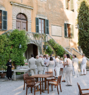 White wedding in Tuscan villa
