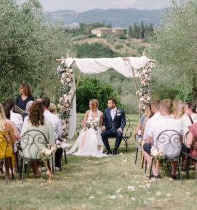 Intimate wedding monteriggioni Tuscany